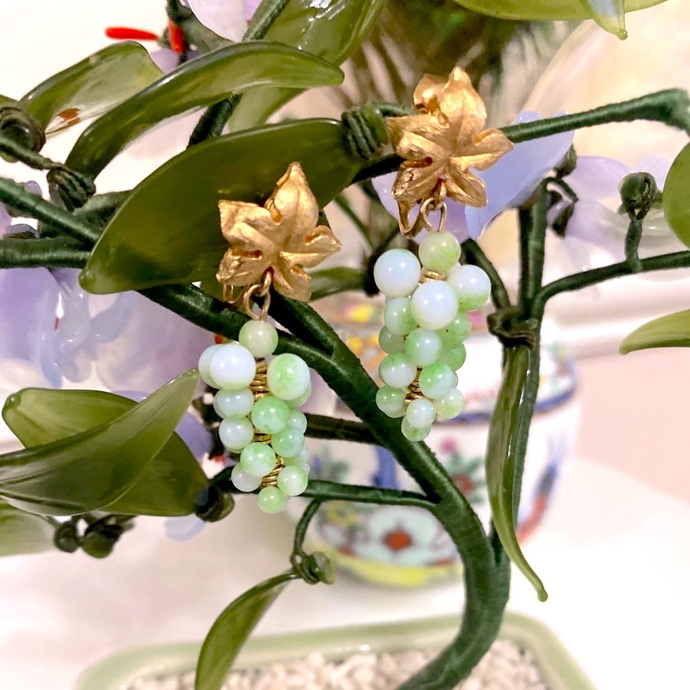 Vintage Green Grape Cluster Clip Earrings